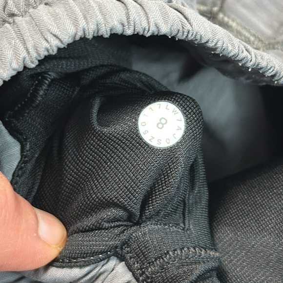 Lululemon Hotty Hot Short II *2.5" - Picture 5 of 5